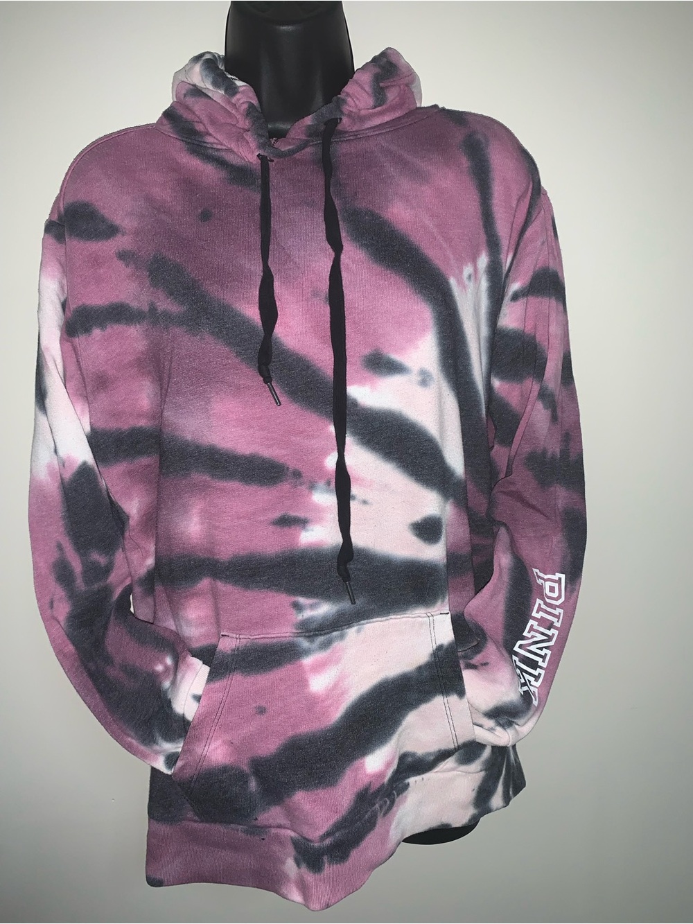 🦄PINK by V.S cozy tie dye hoodie with logo on sleeve super cozy & cute